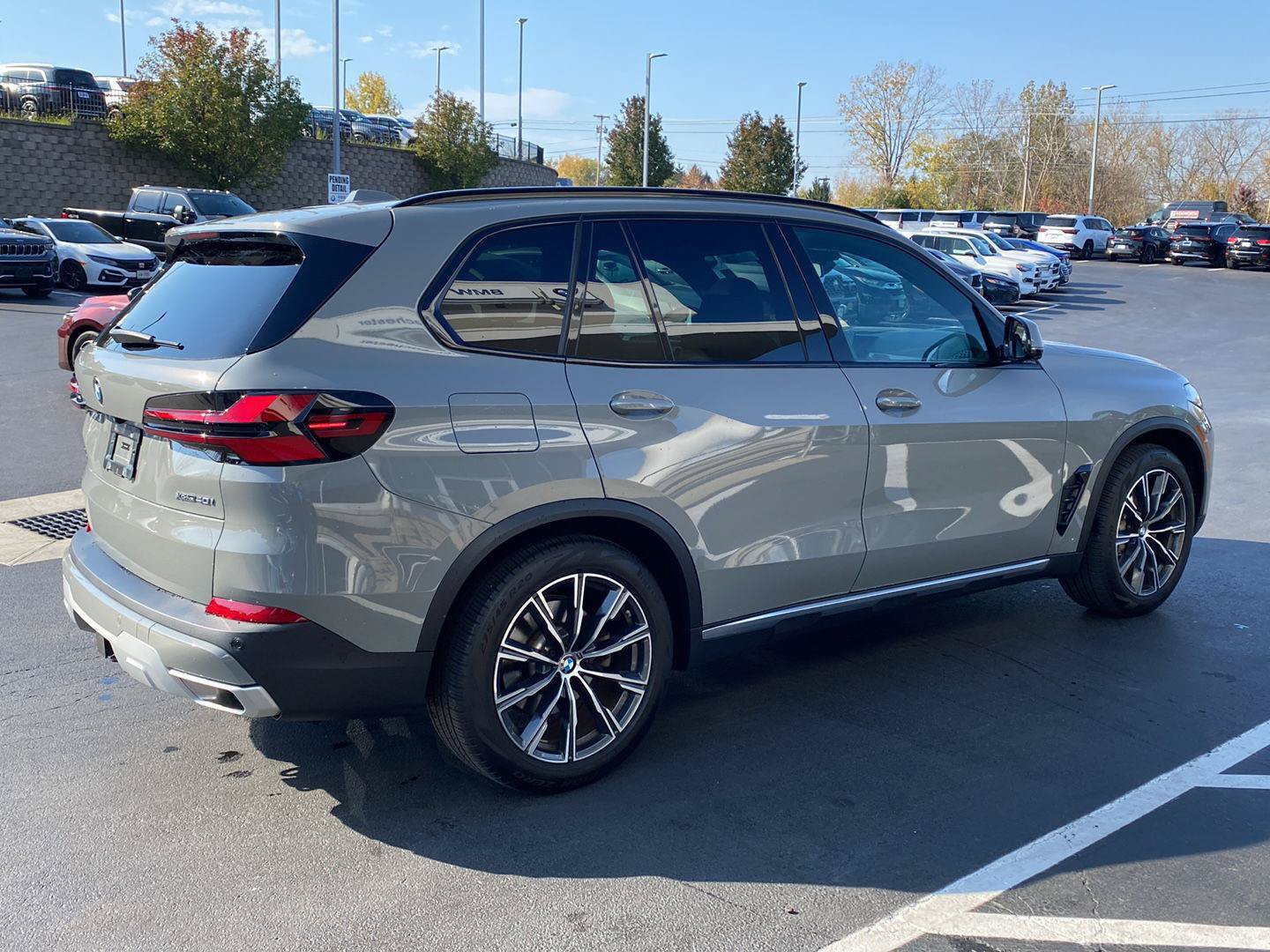 Used 2025 BMW X5 xDrive40i w/ Parking Assistance Package AWD/4WD image 3