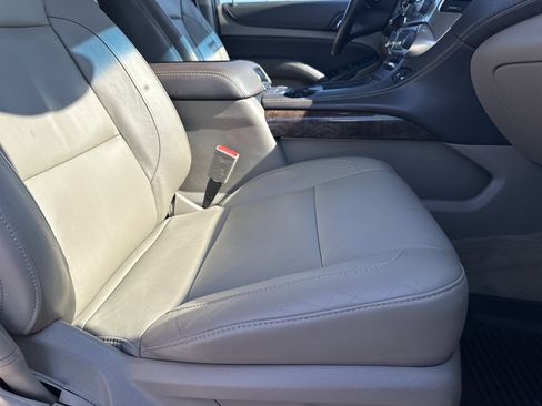 Used 2018 Chevrolet Suburban LT image 14