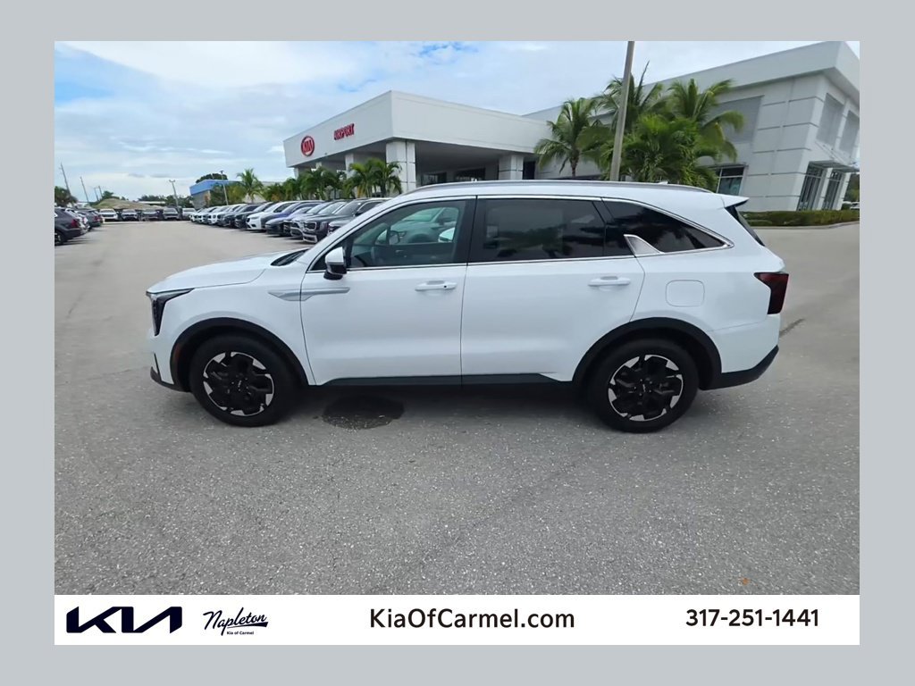 Used 2024 Kia Sorento S FWD image 1