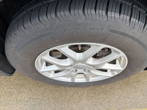 Used 2024 Chrysler Pacifica Touring-L image 26