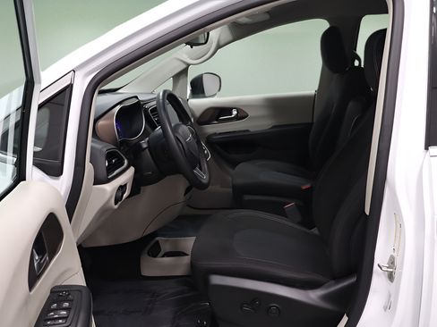 Certified 2023 Chrysler Voyager LX FWD image 11