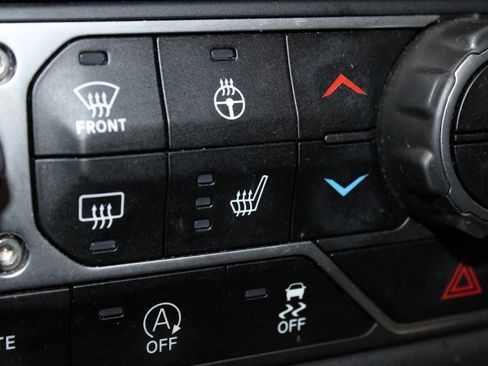 Used 2024 Jeep Wrangler Sahara image 32