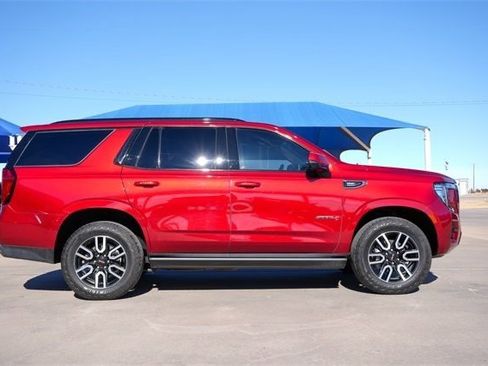Used 2024 GMC Yukon AT4 w/ Technology Package image 2