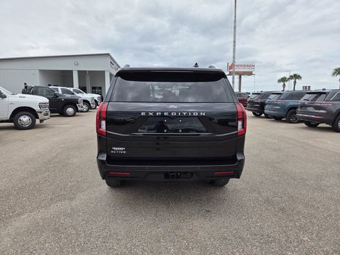 Used 2025 Ford Expedition Active AWD/4WD image 9