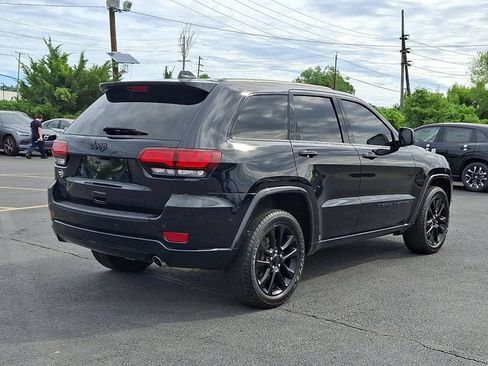 Used 2022 Jeep Grand Cherokee Laredo X AWD/4WD image 6