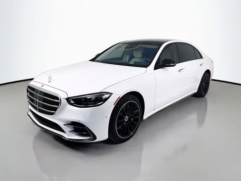 Used 2025 Mercedes-Benz S 580 4MATIC Sedan image 3