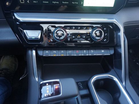 Used 2023 GMC Sierra 1500 Denali AWD/4WD image 12