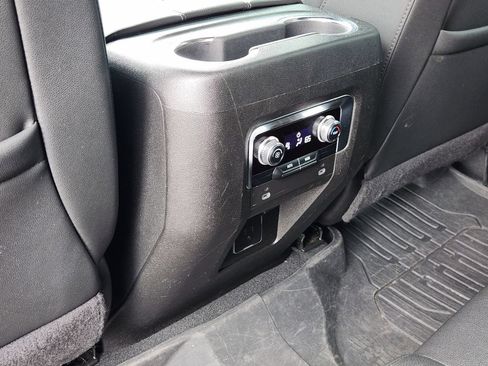 Used 2024 GMC Yukon SLT AWD/4WD image 34