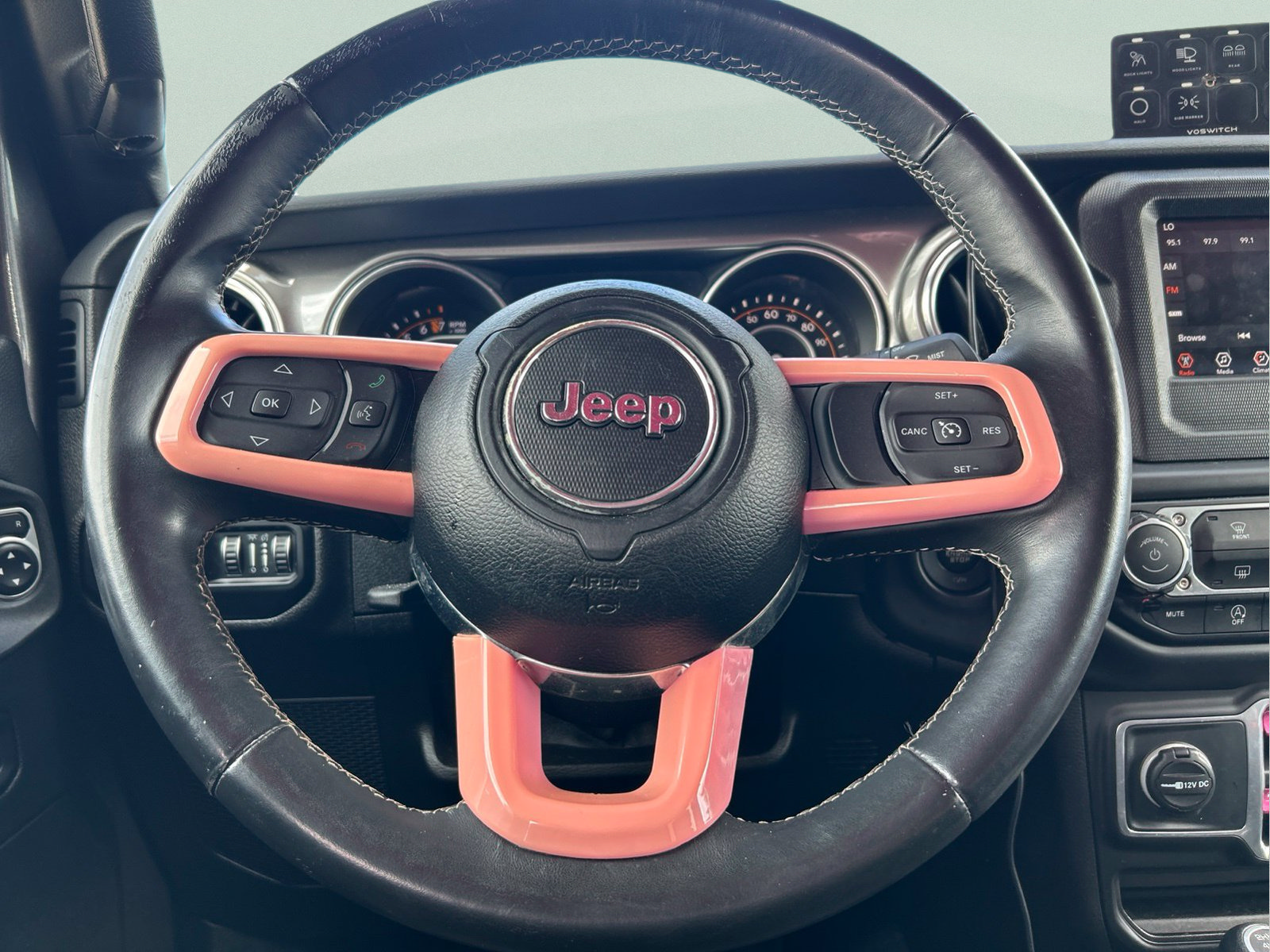 Used 2018 Jeep Wrangler Unlimited Sahara AWD/4WD image 23