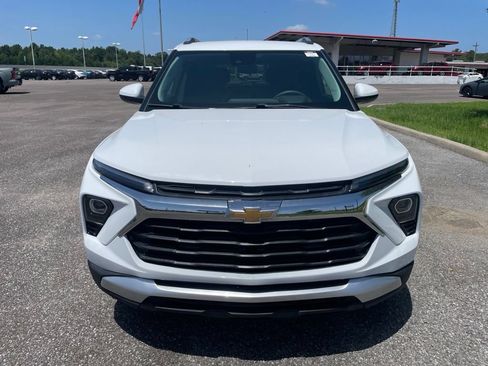 Used 2026 Chevrolet TrailBlazer LT FWD image 2