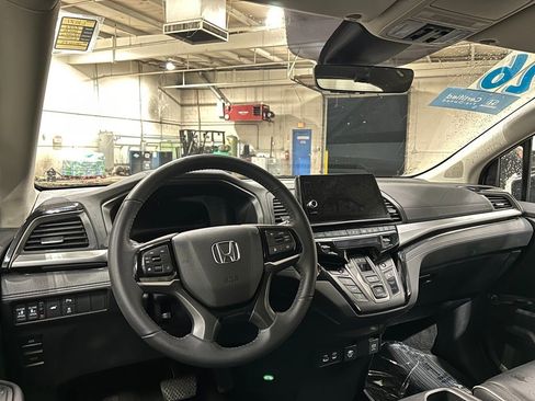Certified 2026 Honda Odyssey Touring image 14
