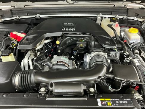 Used 2020 Jeep Wrangler Unlimited Sport image 32