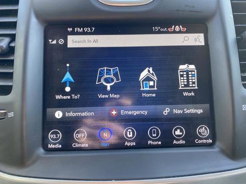 Used 2018 Chrysler 300 Limited w/ Safetytec Plus Group image 10