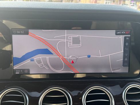 Used 2017 Mercedes-Benz E 300 4MATIC image 23