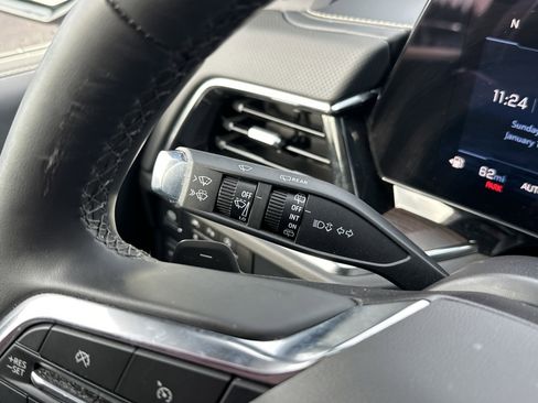 Certified 2025 Chevrolet Suburban Premier image 19