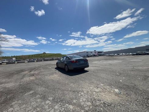 Used 2025 Nissan Altima 2.5 SV FWD image 16
