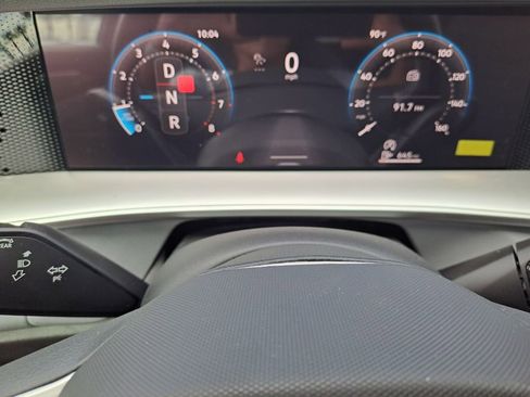 New 2025 Volkswagen Tiguan SE image 12