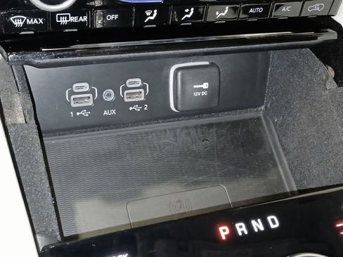 Used 2022 Jeep Grand Cherokee Overland w/ Luxury Tech Group IV AWD/4WD image 22
