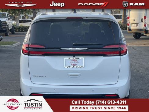New 2026 Chrysler Pacifica Select FWD image 5