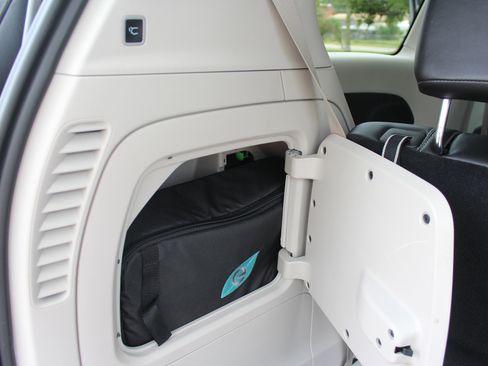 Used 2024 Chrysler Pacifica Select image 64