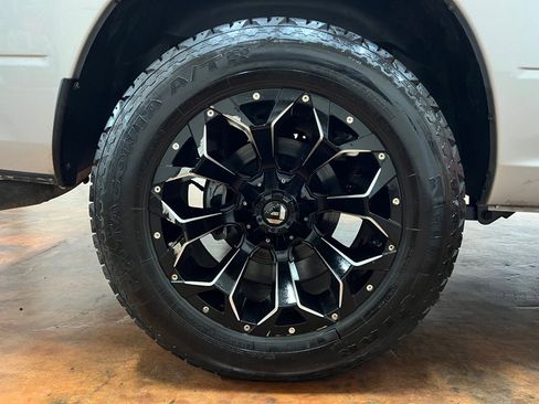 Used 2017 RAM 1500 Classic SLT image 14