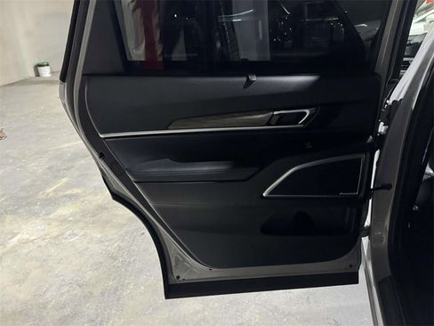 Used 2022 Kia Telluride SX w/ Nightfall Edition Package image 10