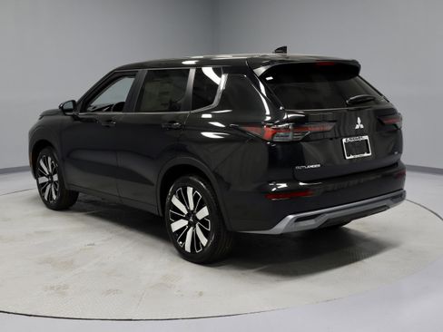 New 2025 Mitsubishi Outlander SE image 7