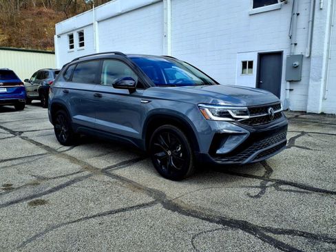 New 2024 Volkswagen Taos SE image 3