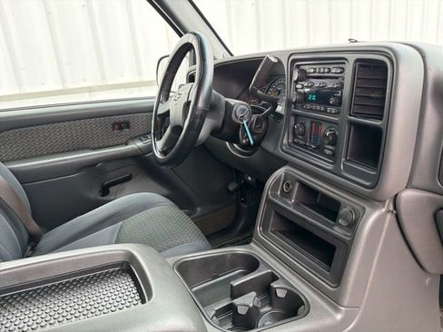 Used 2003 Chevrolet Avalanche 4x4 w/ Suspension Package, Off-Road image 30