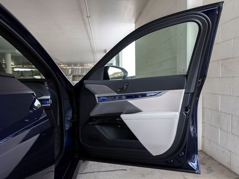 New 2026 BMW 740i xDrive image 28