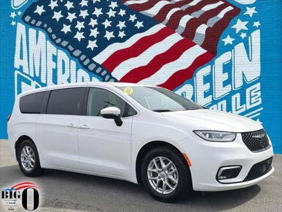 Certified 2023 Chrysler Pacifica Touring-L