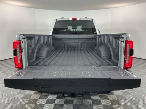 Used 2025 Ford F350 Lariat w/ Black Appearance Package image 7