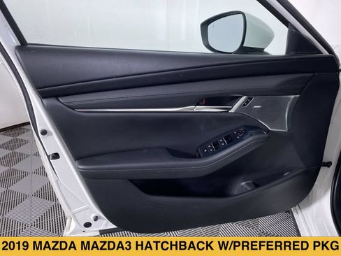 Used 2019 MAZDA MAZDA3 Hatchback w/ Preferred Package FWD image 11