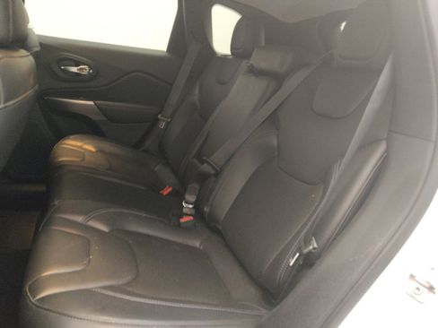 Used 2020 Jeep Cherokee Latitude Plus FWD image 18