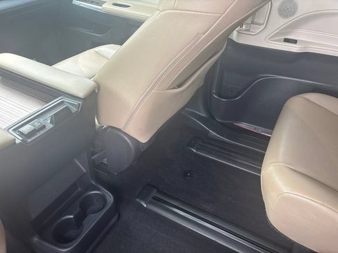 Used 2021 Toyota Sienna XLE FWD image 24