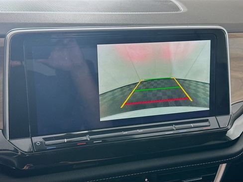 Used 2025 Volkswagen Atlas SE image 22