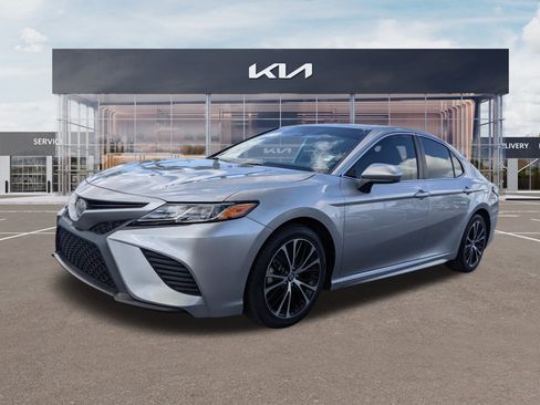 Used 2019 Toyota Camry SE image 6