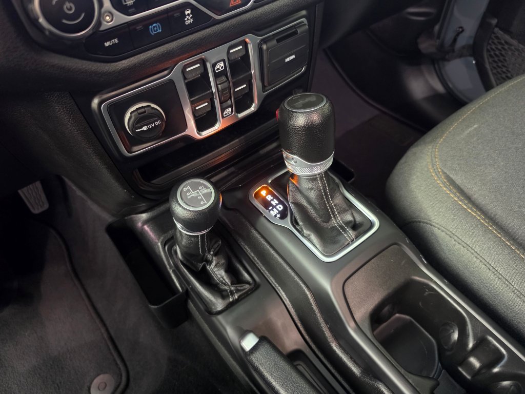 Used 2024 Jeep Wrangler Unlimited w/ Convenience Group AWD/4WD image 22