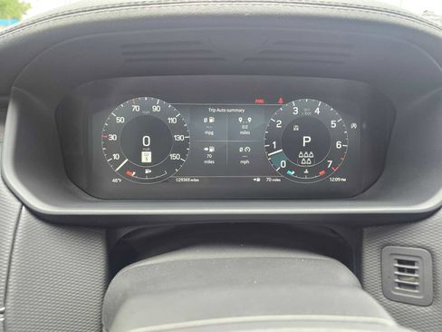 Used 2023 Land Rover Discovery Metropolitan Edition image 27