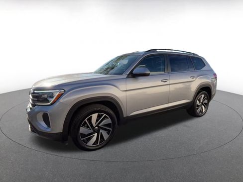 Used 2025 Volkswagen Atlas SE image 8