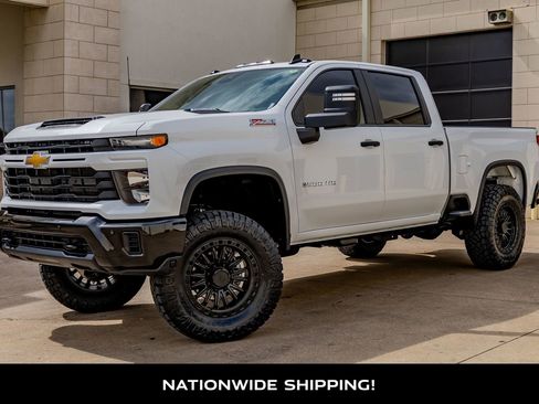 Used 2025 Chevrolet Silverado 2500 Custom w/ Custom Value Package image 4