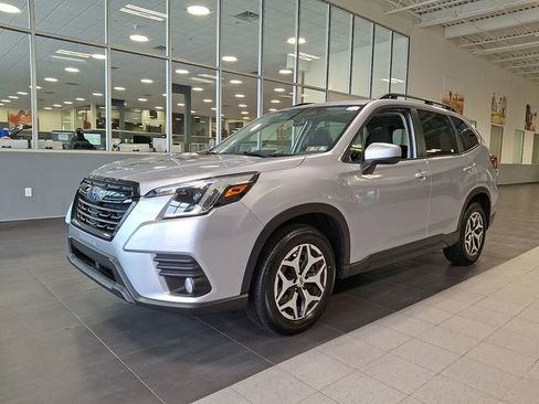 Certified 2023 Subaru Forester Premium image 3