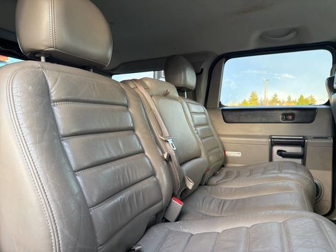Used 2004 HUMMER H2 w/ Preferred Equipment Group image 13