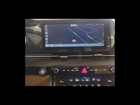Used 2024 Kia Carnival EX FWD image 22