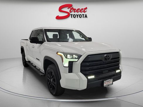 Certified 2025 Toyota Tundra Limited AWD/4WD image 5