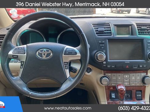 Used 2011 Toyota Highlander Limited w/ Tow Pkg FWD image 6