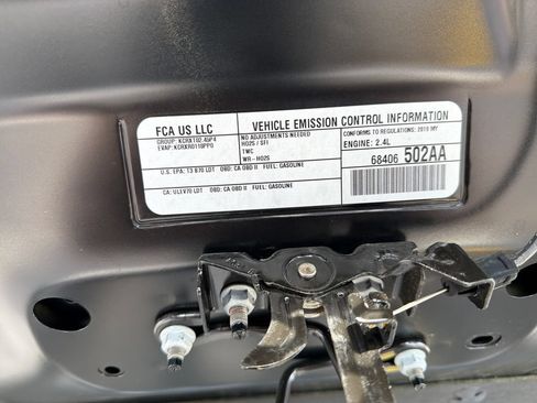 Used 2019 Jeep Cherokee Latitude Plus w/ Cold Weather Group AWD/4WD image 16