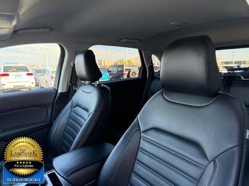 Used 2024 Ford Edge SEL image 9