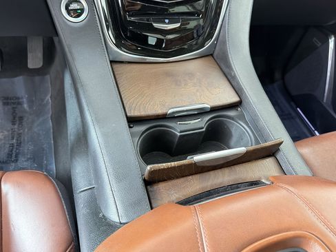 Used 2018 Cadillac Escalade ESV Premium Luxury w/ LPO, Radiant Package AWD/4WD image 28