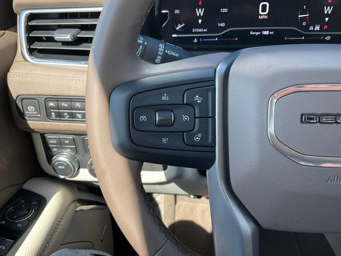 Used 2023 GMC Yukon Denali AWD/4WD image 5